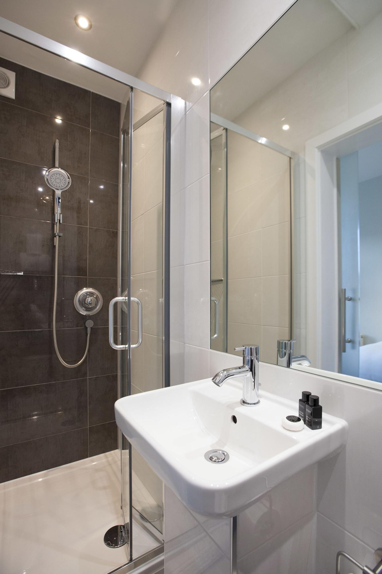 Asperion Hotel Guildford Esterno foto