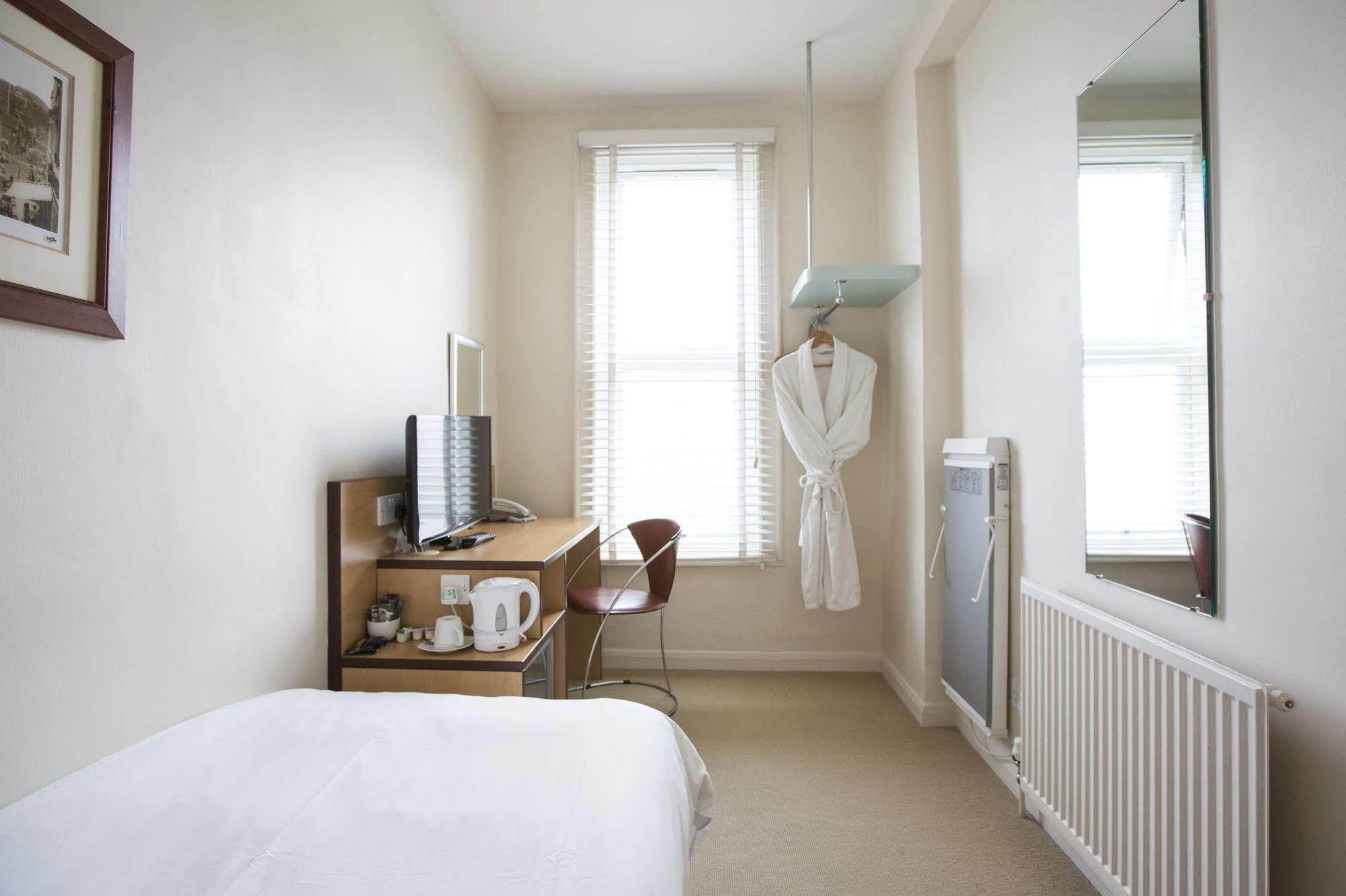 Asperion Hotel Guildford Esterno foto